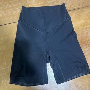 Lululemon Breezethrough High-Rise Short 6”